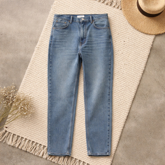 Reformation Denim - 0182 REFORMATION Abby Jeans EUC
Size 28